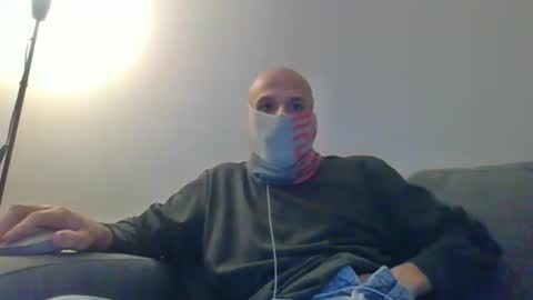 Scarf guy online show from December 17, 4:57 pm