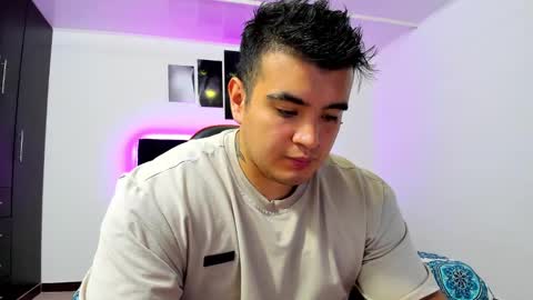 Snapshot of thiago_cp01 chatting on December 22, 4:50 am Thiago online show from December 22, 4:50 am