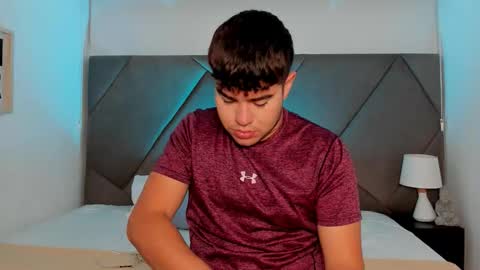 Snapshot of thiago_occonor chatting on October 27, 12:29 pm thiago_occonor online show from October 27, 12:29 pm