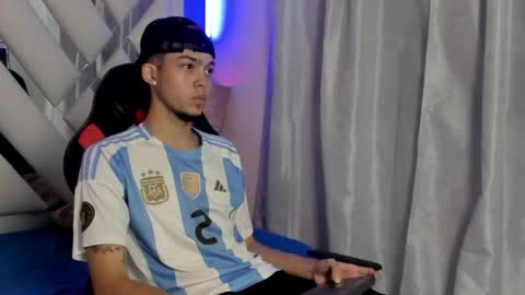 Thiago online show from April 21, 8:59 pm