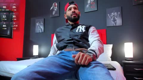 Thia Gomez online show from January 3, 12:30 pm