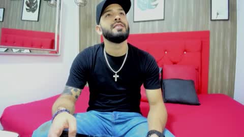 Thia Gomez online show from January 16, 7:05 pm