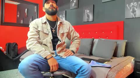 Thia Gomez online show from September 10, 12:15 pm