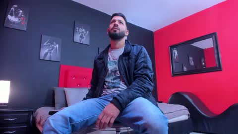 Thia Gomez online show from November 21, 12:15 pm