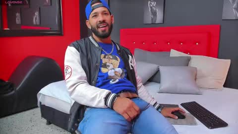 Thia Gomez online show from March 3, 12:32 pm