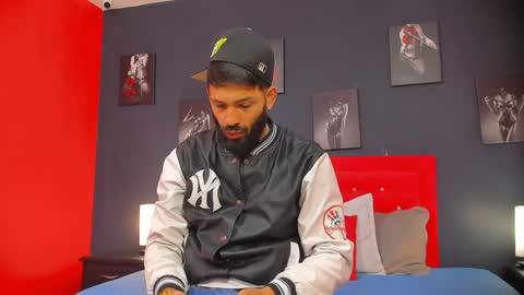 Thia Gomez online show from December 11, 12:05 pm