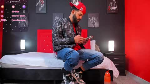 Thia Gomez online show from January 8, 12:15 pm