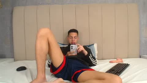 Thiago   online show from June 11, 2:53 am