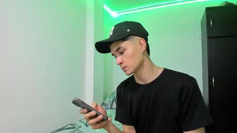 Thiago Wells online show from December 8, 3:56 pm