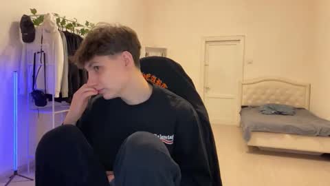 Thomas Hill online show from December 1, 9:07 pm