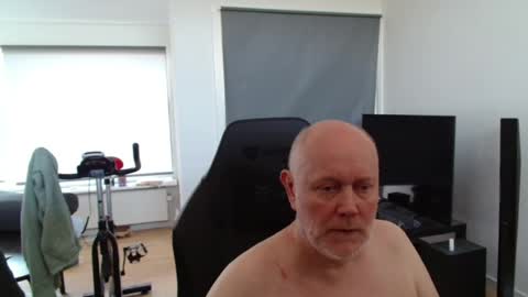 thomas806035 online show from July 18, 11:37 am
