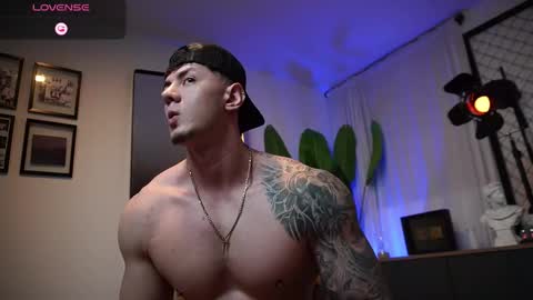 Thomas Falcon online show from February 18, 1:59 am