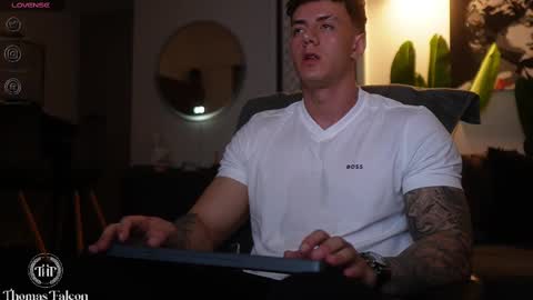 Thomas Falcon online show from February 22, 3:56 am