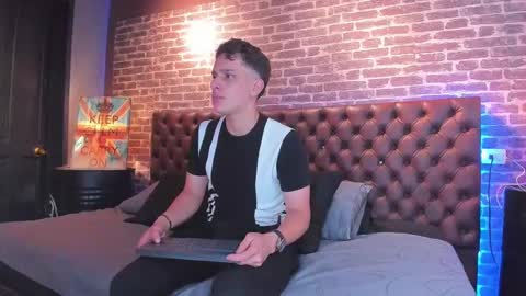 ---Thomas--- online show from February 20, 4:18 am