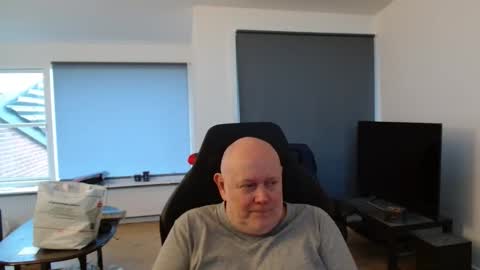 thomash32 online show from December 4, 1:07 pm