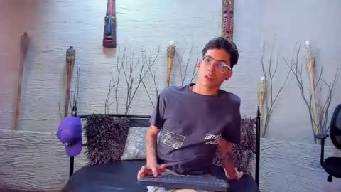 ThomasJones   online show from February 20, 11:31 am