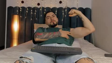 sweetfit boy online show from January 5, 8:34 pm