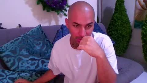 thomas  smith online show from December 14, 9:13 pm