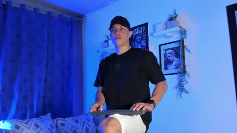 Thoms Every online show from November 26, 12:02 am