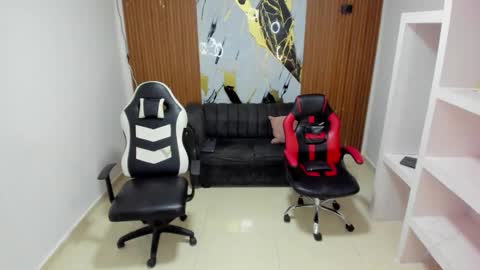 thomson_hot01 online show from March 2, 7:15 am