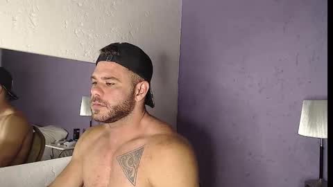 Snapshot of thybautsenses chatting on October 6, 5:01 am thybautsenses online show from October 6, 5:01 am