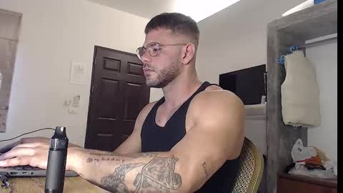 Snapshot of thybautsenses chatting on September 24, 4:12 am thybautsenses online show from September 24, 4:12 am