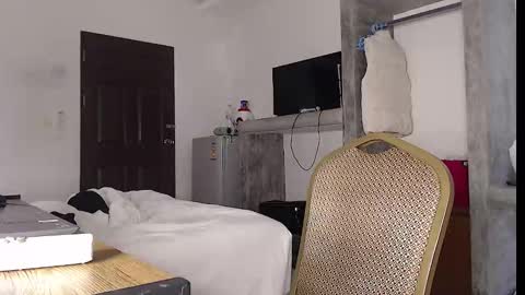 Snapshot of thybautsenses chatting on September 20, 5:40 am thybautsenses online show from September 20, 5:40 am