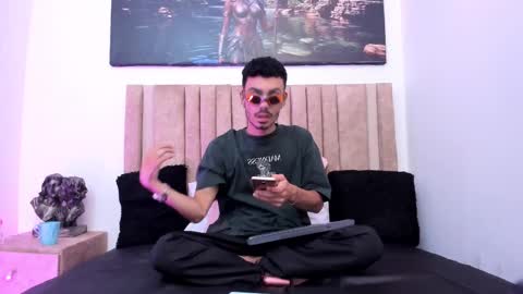 Snapshot of timothe_evans chatting on October 23, 10:46 pm Evans  online show from October 23, 10:46 pm