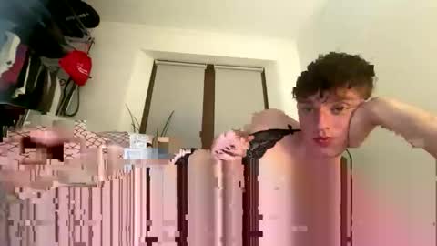 Snapshot of tinky0101 chatting on October 27, 5:15 pm tinky0101 online show from October 27, 5:15 pm