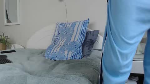 Daniel Bisexual uncut 20cm online show from January 19, 8:39 am