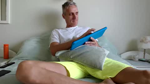 Daniel Bisexual uncut 20cm online show from September 27, 6:33 am