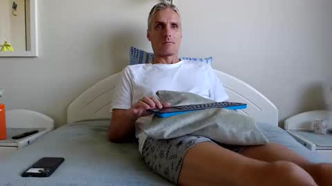 Daniel Bisexual uncut 20cm online show from September 28, 6:44 am