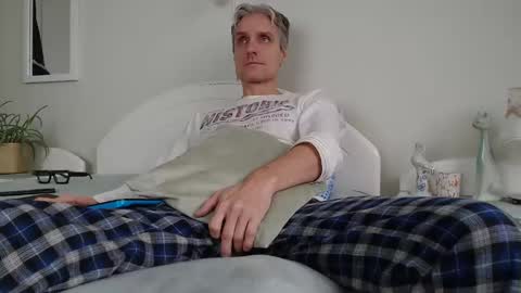 Daniel Bisexual uncut 20cm online show from December 26, 9:01 am