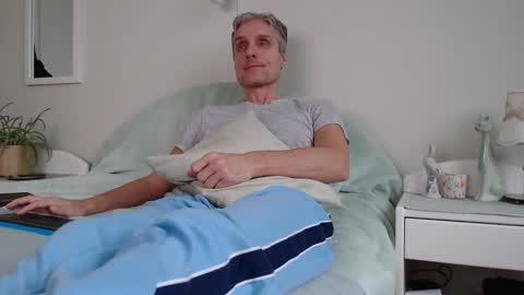 Daniel Bisexual uncut 20cm online show from December 23, 8:22 am