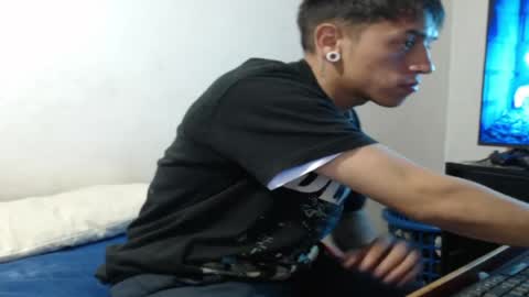 tomas_turbado_ online show from April 14, 5:40 am