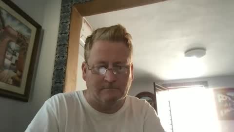 Hola online show from December 4, 5:55 pm