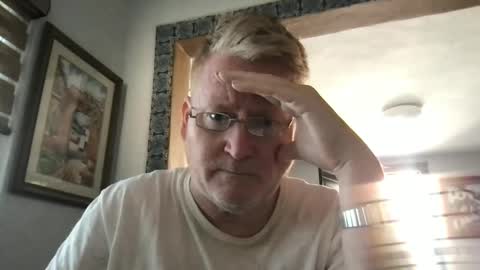 Hola online show from February 5, 6:15 pm