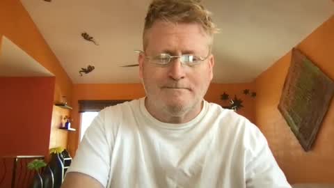 Hola online show from March 5, 9:06 pm