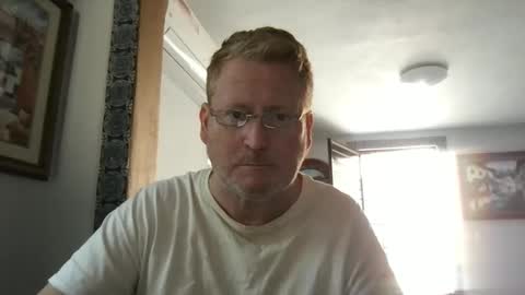 Hola online show from December 6, 6:50 pm