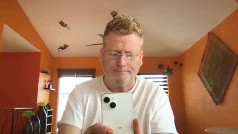 Hola online show from March 6, 6:59 pm