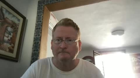 Hola online show from December 3, 5:55 pm