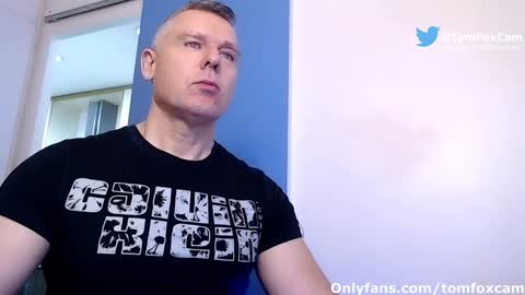 Snapshot of tomfoxcam chatting on December 11, 7:32 am Tom Fox online show from December 11, 7:32 am