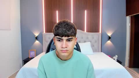 Tommy  online show from November 2, 3:33 am