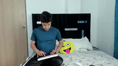 Snapshot of tommy_carlos chatting on September 11, 2:43 am   online show from September 11, 2:43 am