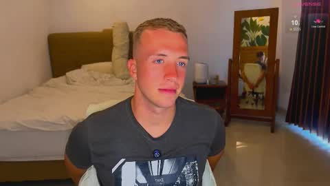 Snapshot of tommy_cumfinger chatting on September 18, 1:51 am Tommy online show from September 18, 1:51 am