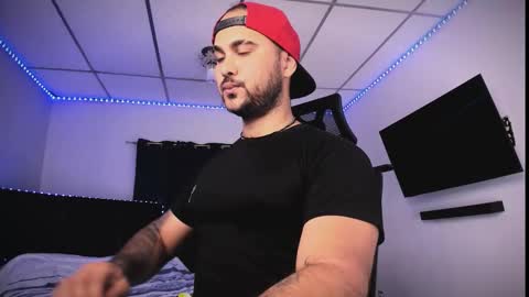 tommy_sccott online show from February 7, 11:32 pm