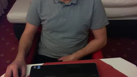 Tom online show from December 3, 5:01 pm