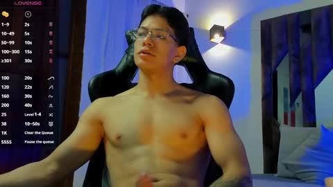 tony_petrov online show from May 15, 7:05 am