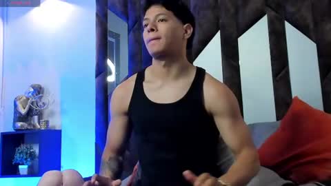 tony_petrov online show from June 18, 9:14 am