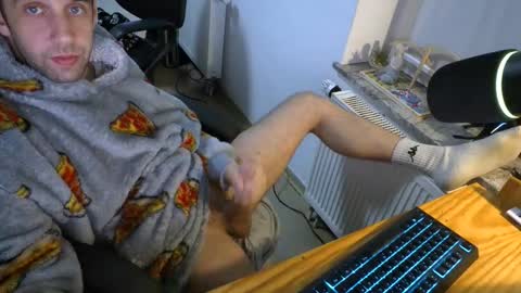 toohugeandstonedxoxo online show from February 3, 6:40 am